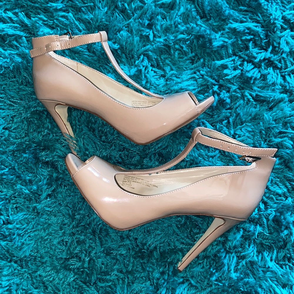 Tan/neutral INC heels 7.5